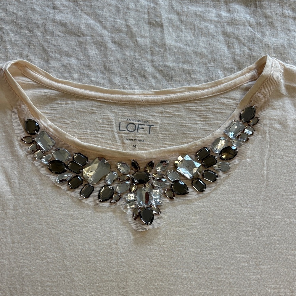 Loft tee with necklace accent